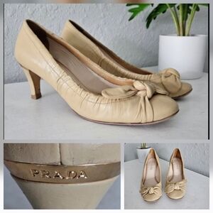 PRADA Vintage Buttercream Leather Round Toe Bow Kitten Heel Pumps